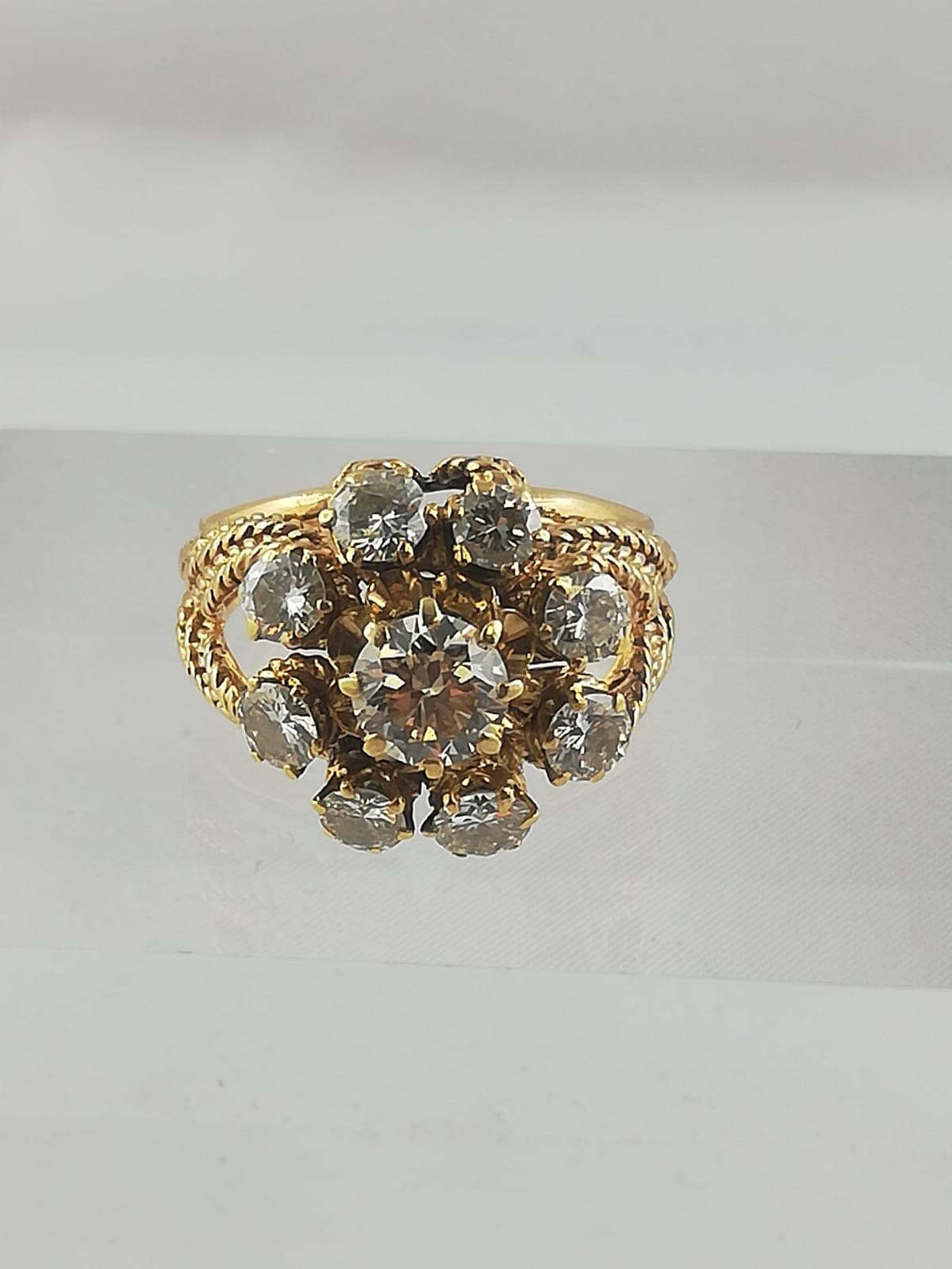 Bijou rachaté à Paris 15e